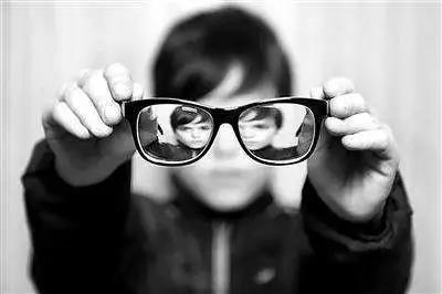 這一物對(duì)眼睛危害大，好視力眼貼3招教你遠(yuǎn)離它