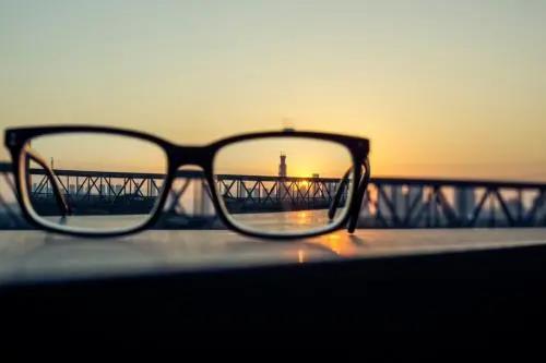 好視力眼貼分享：防藍(lán)光眼鏡真的管用嗎？