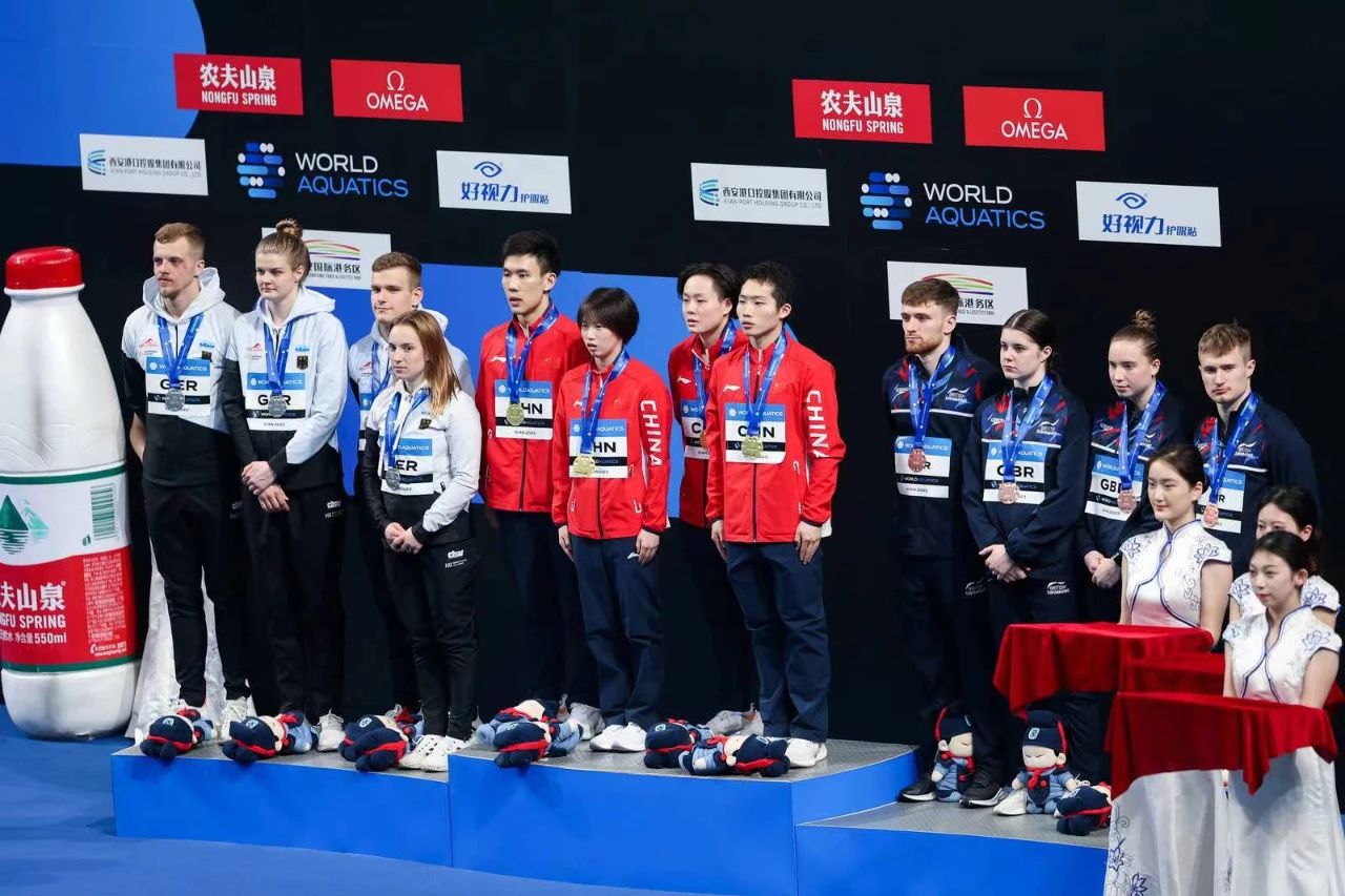 完勝！中國跳水夢之隊(duì)打敗12國運(yùn)動(dòng)員，勇奪9金！